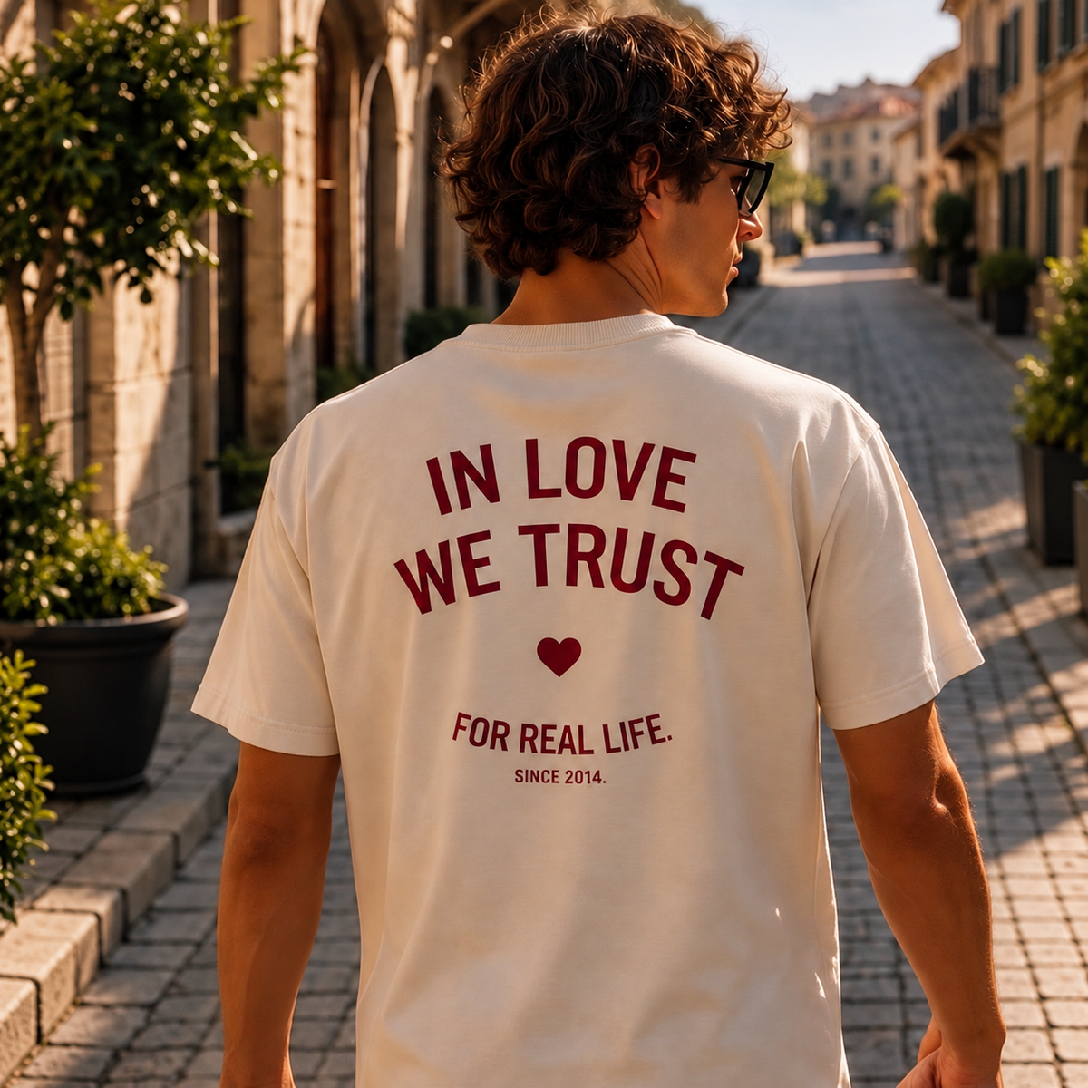 ICONIC TEE
